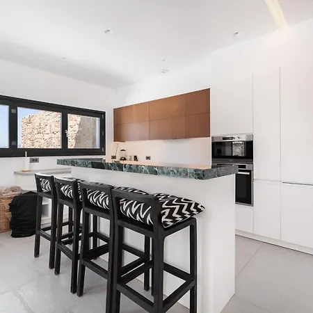 Martinez Luxury Escape