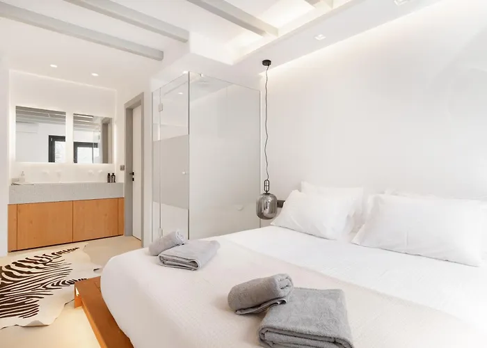 Martinez Luxury Escape * グラストロス